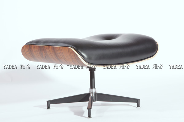 酸枝木贴皮的<a href='http://www.ydjiaju.com/Products/EamesLoungeChair.html' class='keys' title='点击查看关于伊姆斯休闲椅的相关信息' target='_blank'>伊姆斯休闲椅</a>（Palisander Eames Lounge Chair）