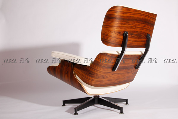 白色伊姆斯休闲椅（Eames Lounge Chair In White Leather）