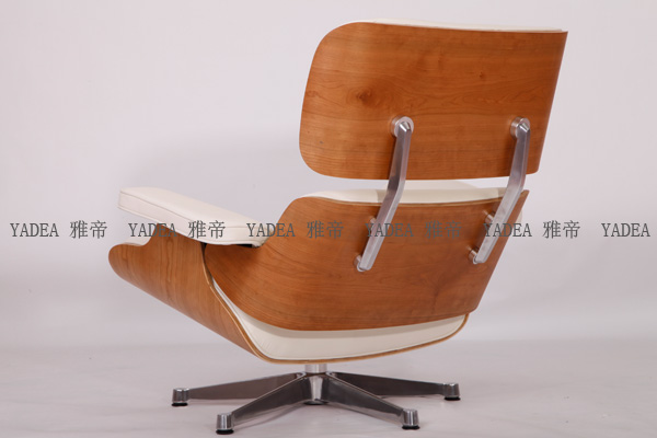 维特拉版本的伊姆斯休闲椅（Eames Lounge Chair — Vitra Version）