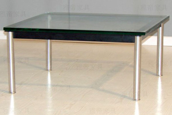 柯布西耶设计的咖啡桌(Le Corbusier Coffee Table LC10)